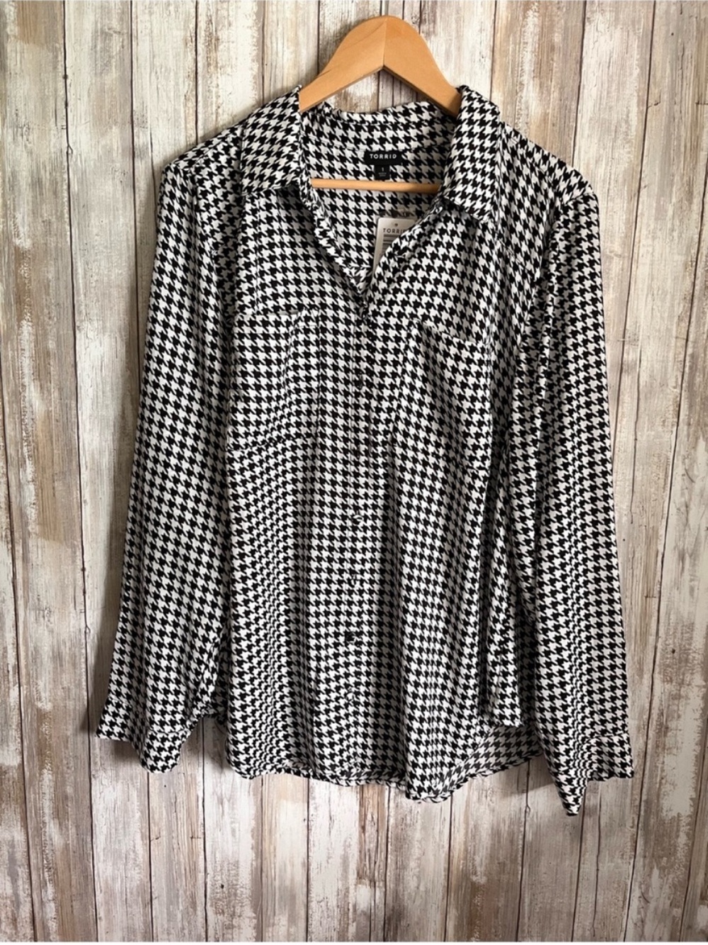 Torrid Madison Georgette Houndstooth Button Up Blouse Shirt 1X NWT - Picture 2 of 7